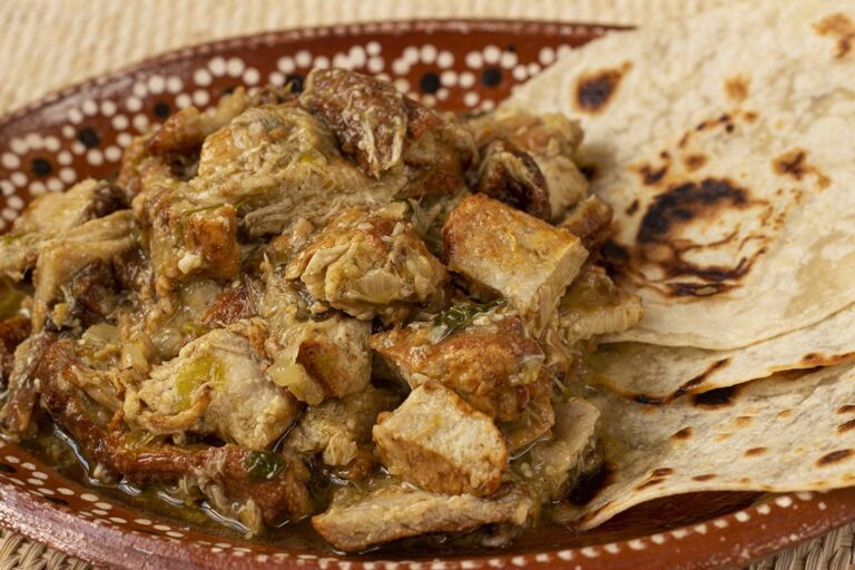 Chicharrón en salsa verde Don Macizo con tortillas