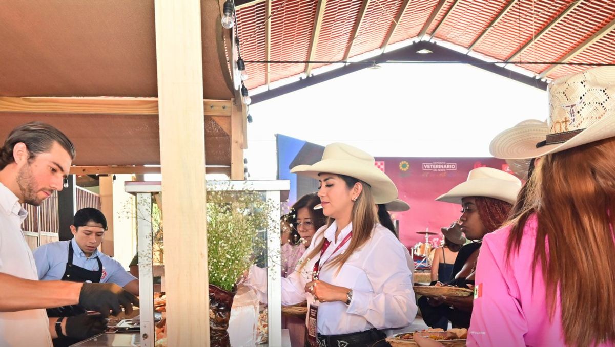 Nuestro equipo sirviendo en un evento