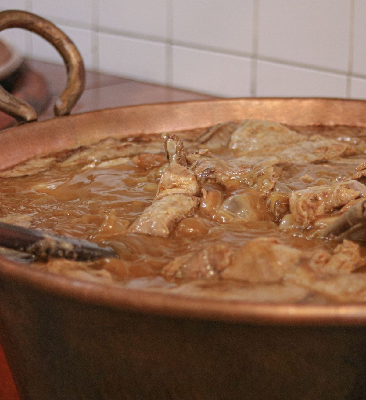Cazo de cobre con carnitas