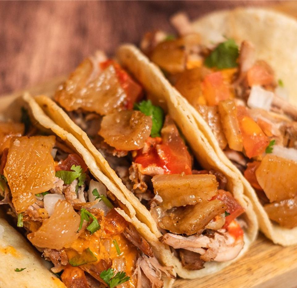 Tacos de mixta con cuerito